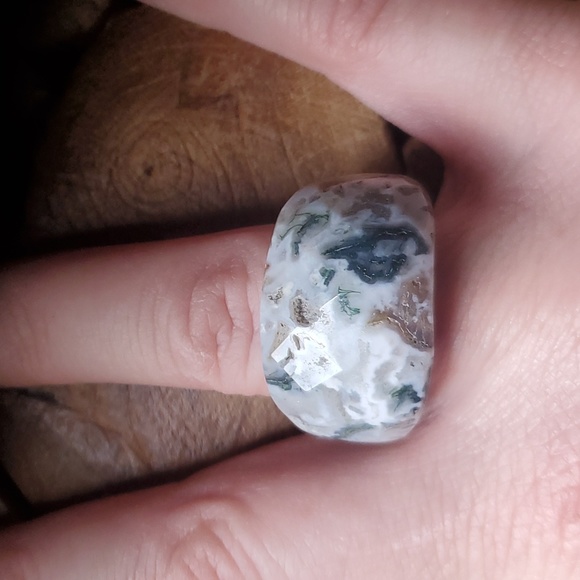 New Carved Faceted Natural Moss Agate Ring. - Picture 4 of 15